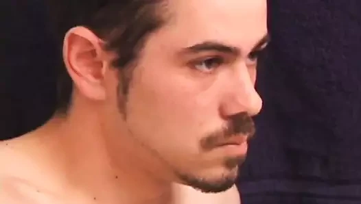 Marcus tuvalette atıyor