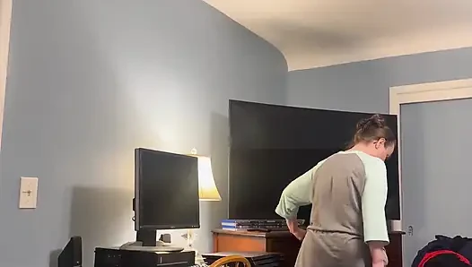 Yarak emmeyi ve onun ateşli dölünü boğazıma sokmasına izin vermesine bayılıyorum!