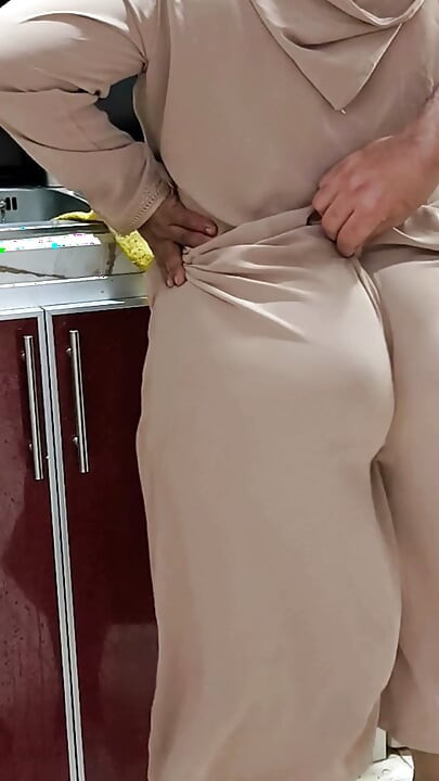 Üvey Annenin Büyük Götünü Mutfakta Sikiyor Ateşli Orta Yaşlı Seksi Kadın Anal Seks