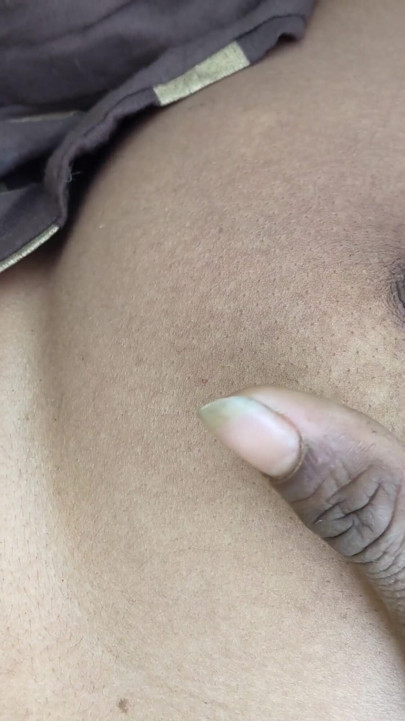 The beautiful hot sister-in-law of the country village went to the field and put her legs high and her very hard | Clip 1