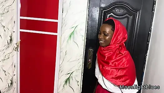 Sinsi üvey kız noel hediyesi olarak büyük zenci yarağıyla sikişiyor