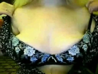 Fransız olgun memeler ve kedi içinde kam