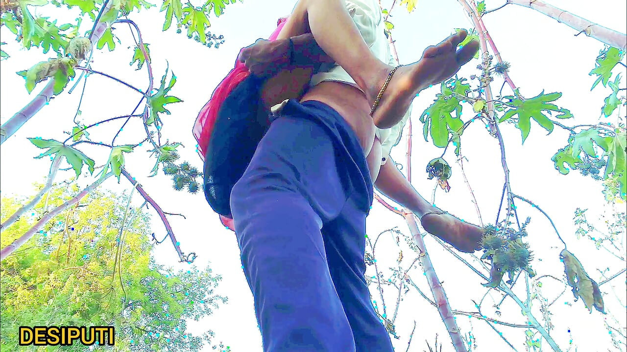 Please mat chodo mujhe koi dekh lega, are Koi nahin dekhega chalo taiyar ho jao
