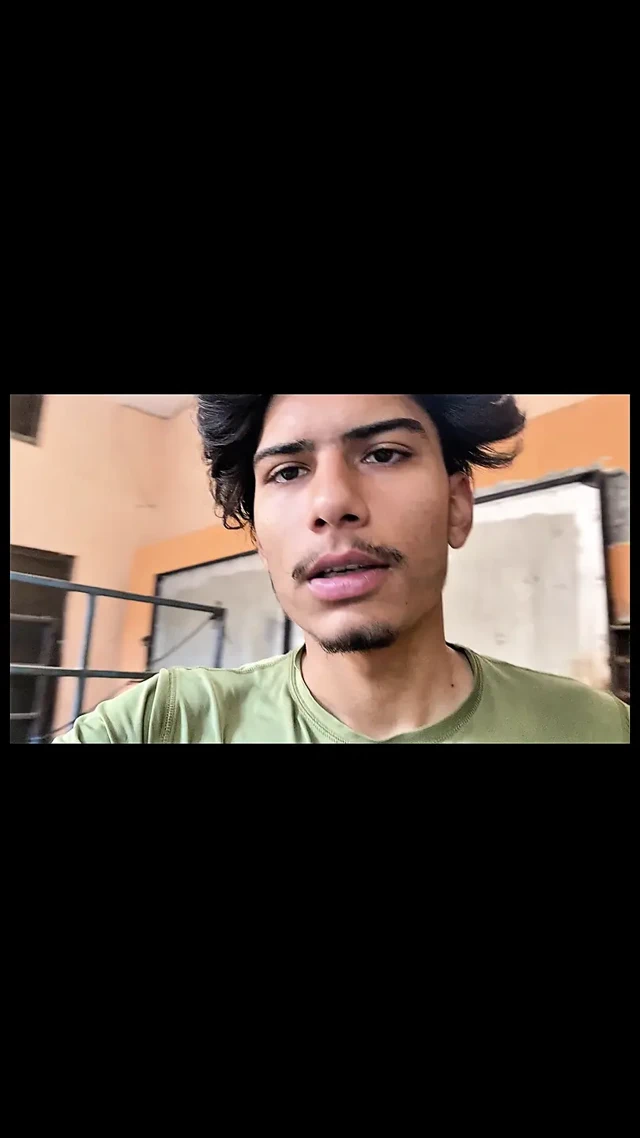 Evde kimse yoktu, büyük bir zevkle mastürbasyon yaptım