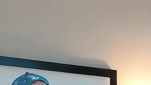 Süper seksi minyon dövmeli genç kız yarak emiyor - derleme 1