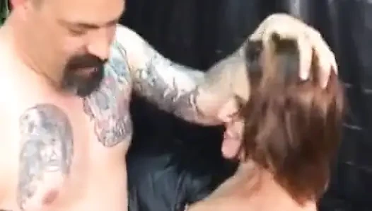 Esmer hatun tutkuyla sert yarak emiyor