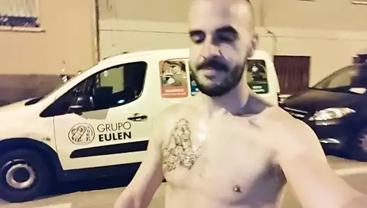 Xisco çıplak sokağa çıktı