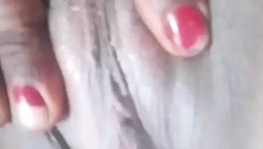 Baldız amına parmak sokuyor