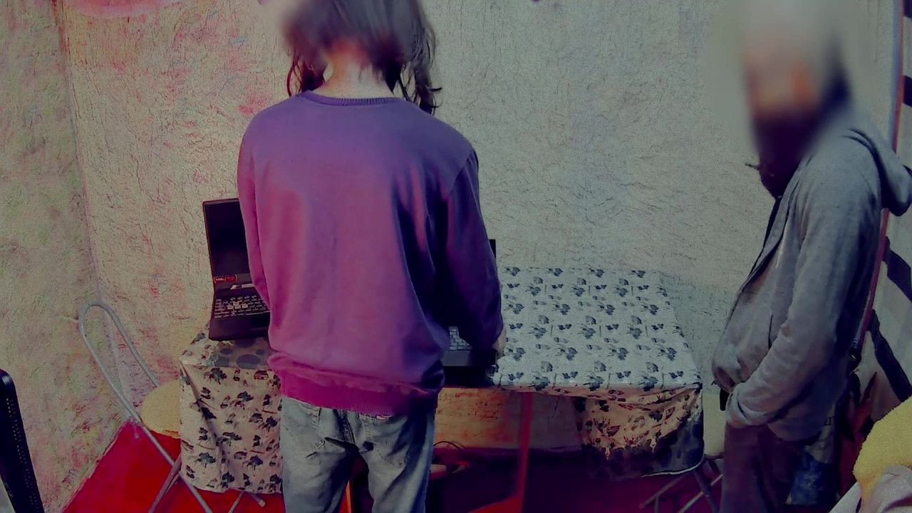 I pull out my dick in front of a old repair technician