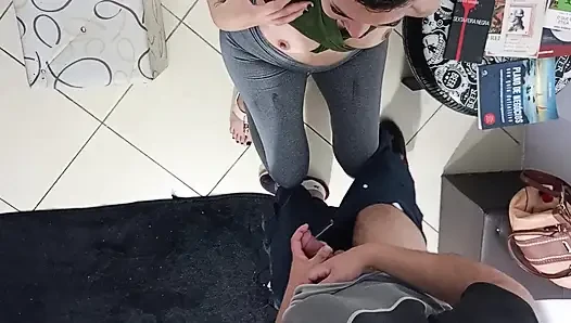 Bekleme odası seks yapmak için iyi bir yerdir.