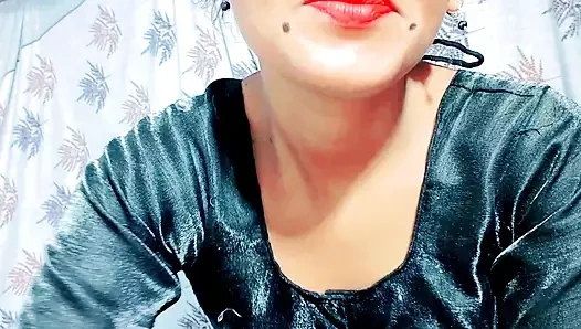 Üvey kız rakul sert seks için üvey babasını baştan çıkarıyor ve edepsiz konuşmalı rol yapma oyunuyla sakso çekiyor