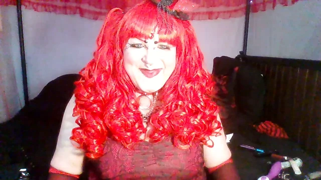 Briannalee crossdressing, vaping ve boşalmak