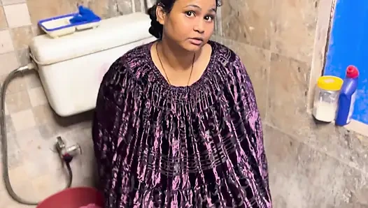 Padosan ile tüm gece durmadan ateşli banyoda sikişiyor