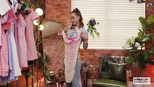 Nadia Noja sikilirken itaatkar olmayı seviyor