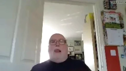 Dede kameraya boşalıyor