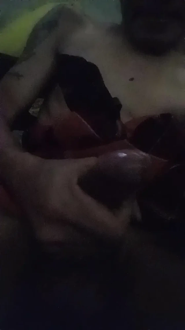 40 yaşındaki Taylandlı bir adam eğlenceli bir mastürbasyon havası içindeyim.