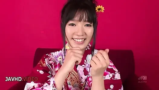 Chiharu'nun şehvetli kimono üçlü seksinde ateşli sakso ve ateşli dölleme finali