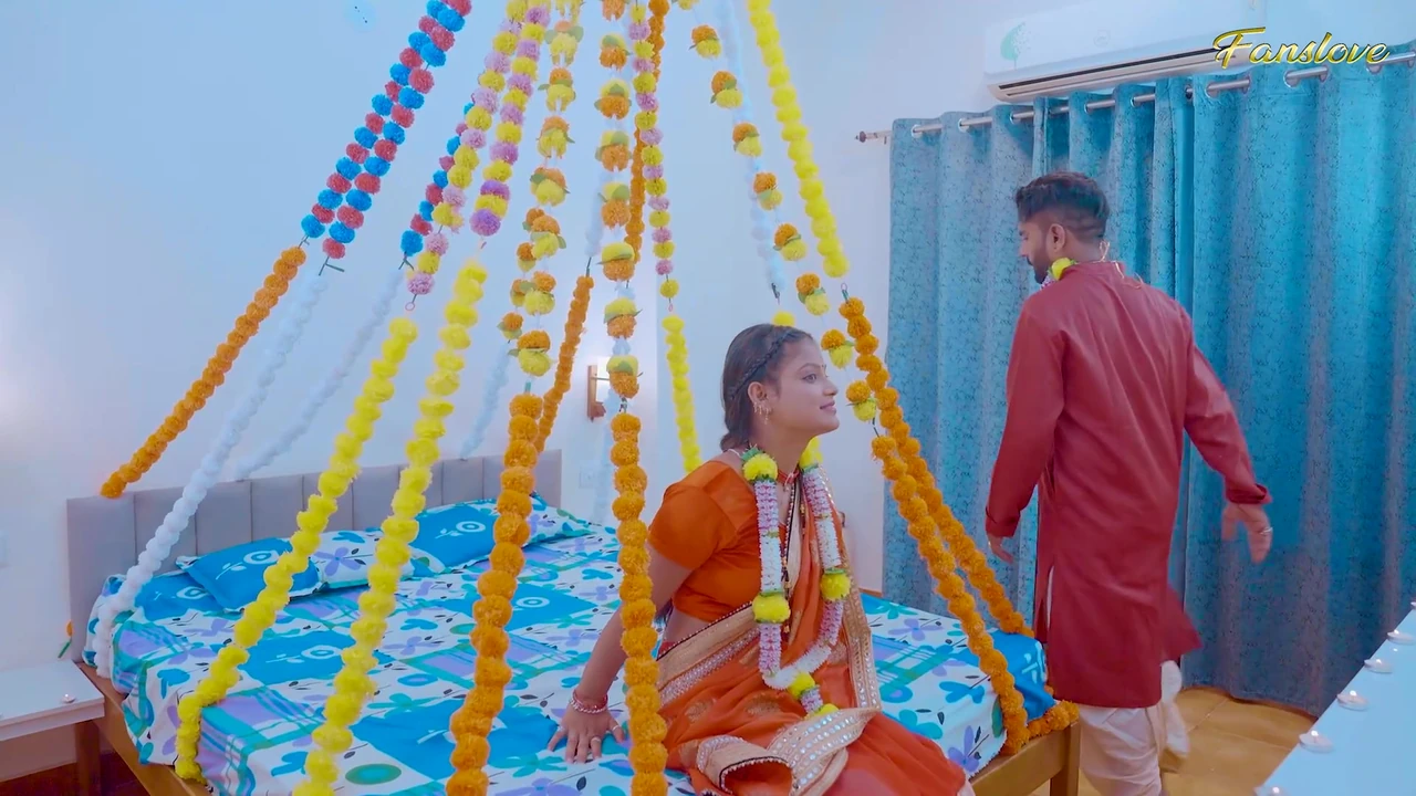 Người phụ nữ mảnh mai gợi cảm tận hưởng đêm suhagrat đầu tiên của mình và đụ mạnh