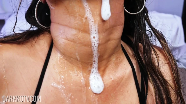 Shantel Dee с грязным минетом с участием Jonni Darkko