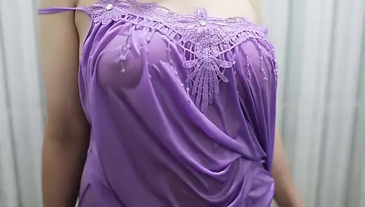 Tombul Hintli kız büyük götlü saten domaltarak masaj yapıyor