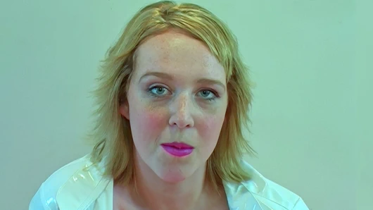 Tombul yarak emici yüze boşalma ile birden fazla ıslak sakso çekiyor