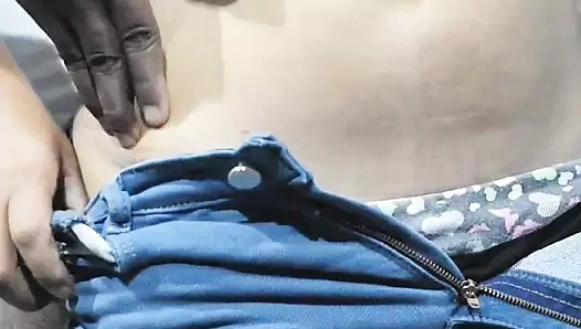 Nepali buda budi ko lyaam lyaam chikaai, puti padkaudai pachadi bata chikeko