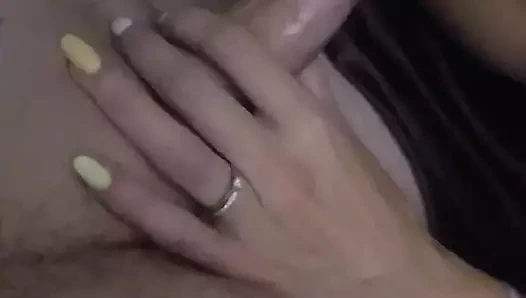 Uyanınca üvey erkek kardeşimi emiyor ve ağzıma boşalıyor