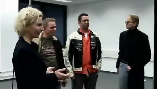 Çoraplı olgun sarışın tüm deliklere giriliyor