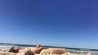 Rüyada kadın:kıllı ve küçük, boş sarkık göğüslü