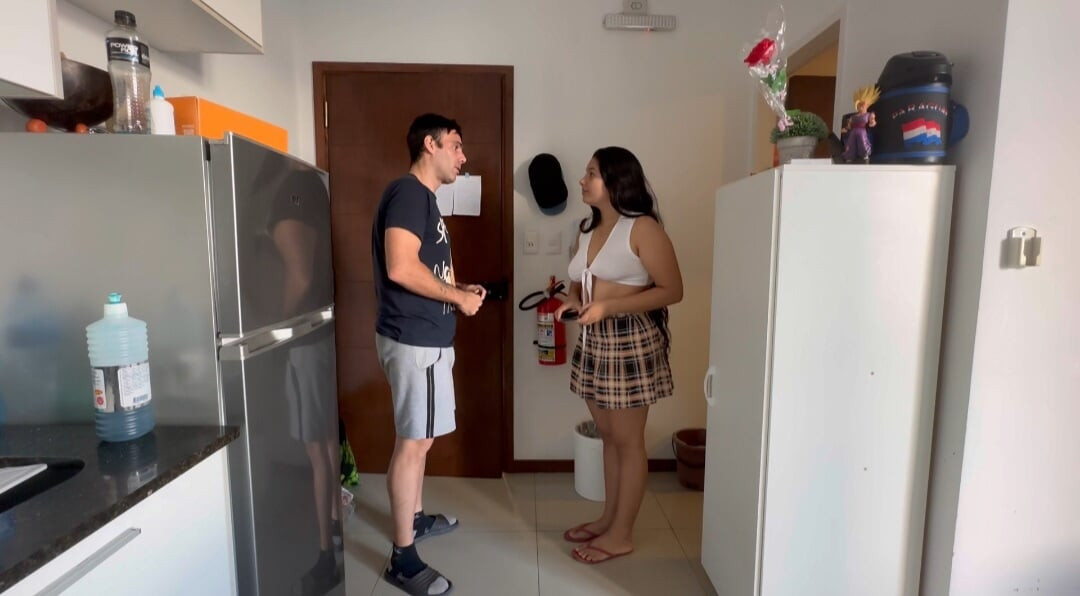 Arkadaşımın evinde kişisel eşyalarımı eskitiyorum ve kocamı takip et