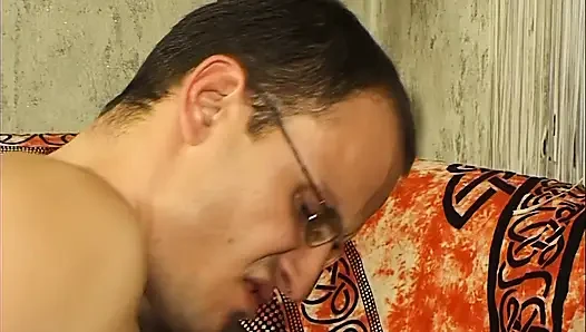 Azgın olgun esmer orgazm olmak için kıllı amcığı parmaklıyor