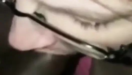 Büyük zenci emiyor sert sikini yalıyor