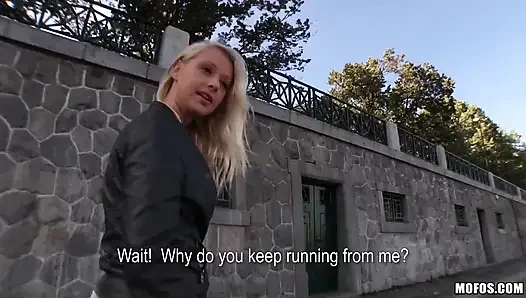 Halka açık pikaplar - sevimli amatör sarışın Tonya yarak seviyor