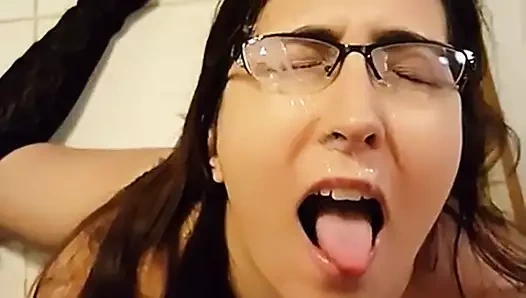 Harika yüze boşalma