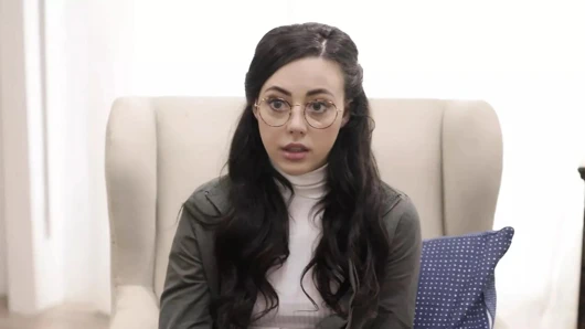 Zavallı bir kızın ve utanç verici bir sosyal hizmet görevlisinin kirli hikayesi