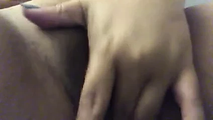 Benim için onu kedi ile oynayan kız