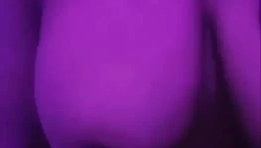 Duşta şişman amcığımla oynuyorum