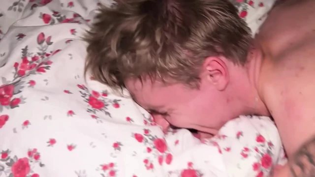 Bölüm 2: Sevimli Twink Sert Becerdin