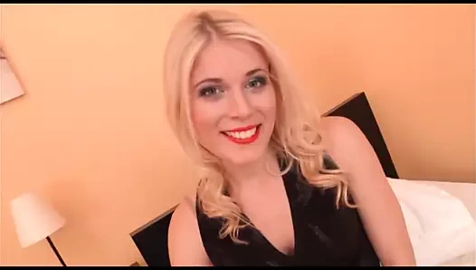 Kızıl saçlı genç kız sikildikten sonra ateşli bir döl değiştirmenin tadını çıkarıyor