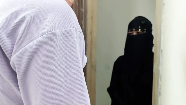 Fuck sexy begger Desi aunty juicy pussy when no one at home
