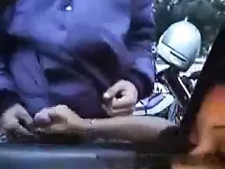 Otoparkta yabancılara handjob. amatör