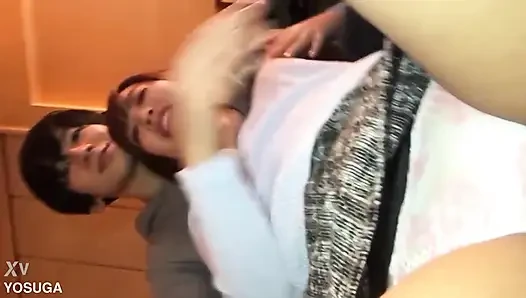 Üniversiteden önce iki öğrenci. Bu muhteşem set içine boşalma görüntüleri ve banyo görüntüleri içerir.