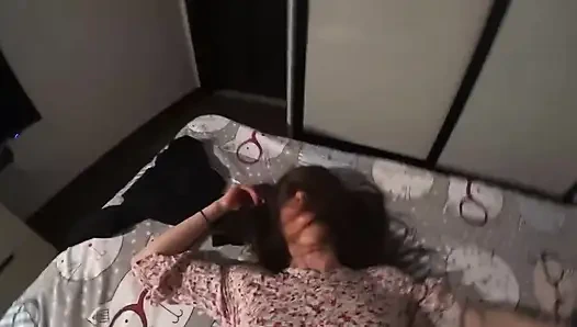 Sadakatsiz evli kadın arkadaşlarını götten sikiyor. Gerçek aldatma