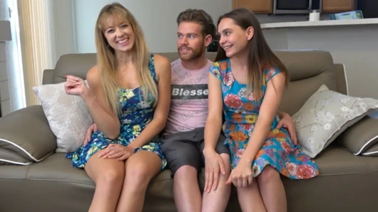 Her iki hatun bir Earth ve Fire striptiz oyununu bitirerken eğlenceye katılıyor