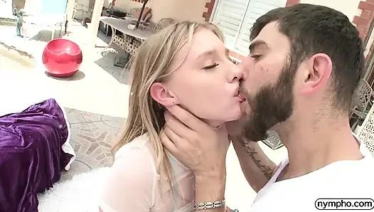 Melody ile markı vuruyor