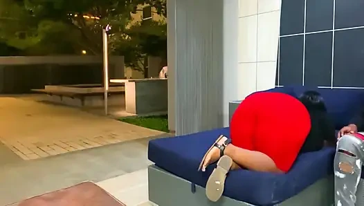 Bu siyah götü sikmeyi seviyor