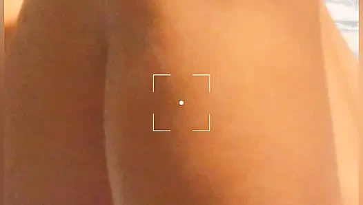 Erkek arkadaşım beni kaydetmeyi seviyor, ben ona çok duyusal dans ediyorum ve sonunda onun istediği gibi çoklu orgazm oluyorum