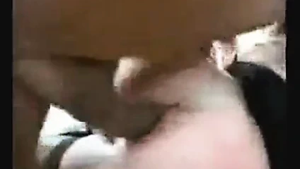 İskoç iri güzel kadın götünü kaldırıyor