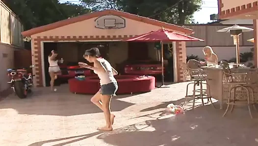 Lezbiyen nymphos üçlü grup seks