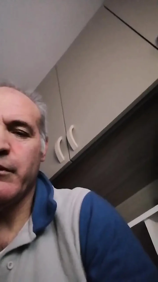 Sert yarağım yüzümü kapatıyor